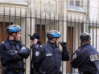 Неизвестный маньяк угрожает парижским синагогам