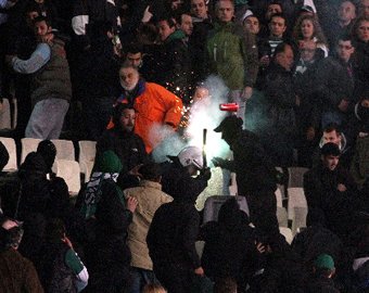 Фанаты разгромили центральный стадион Афин