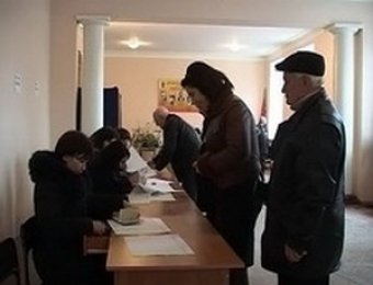В Южной Осетии проходят повторные президентские выборы: на пост главы претендуют 4 кандидата