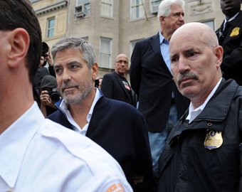 Джорджа Клуни отпустили из тюрьмы под залог