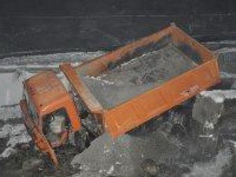 На Красной площади грузовик рухнул в котлован: погиб рабочий