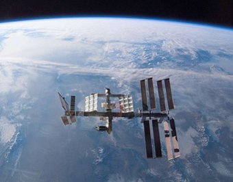 Экипаж МКС эвакуирован из-за угрозы столкновения с космическим мусором