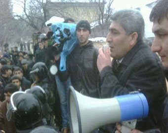 В Азербайджане неосторожное слово чиновника привело к народному бунту