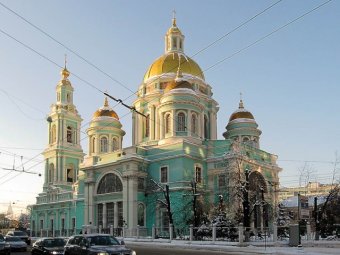 В центре Москвы голый таможенник попытался пройти в храм