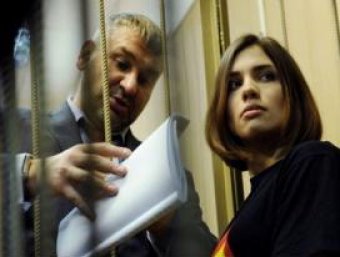 Суд решил спрятать Pussy Riot в тюрьме до 24 июня: так для них будет безопаснее