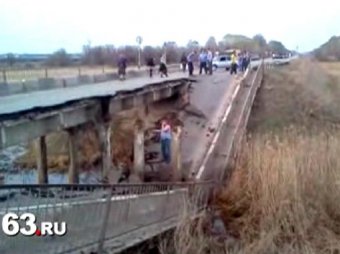 Под Самарой обрушился автомобильный мост