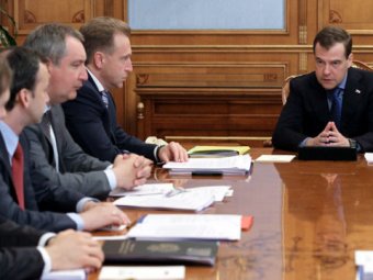 СМИ: политики и чиновники отказываются от работы с Медведевым