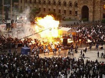 На митинге в Ереване взорвались воздушные шары: 144 раненых