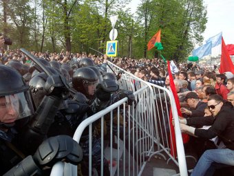 Беспорядки на митинге в Москве: 37 раненых, погиб фотограф