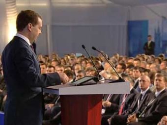 Медведев пригрозил ядерной войной за нарушение суверенитета