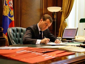 В последний день работы Медведев сменил двух главкомов