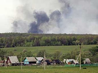На горящем военном складе в Приморье начали взрываться бронеснаряды