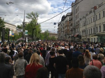 На "контрольную прогулку" в центре Москвы пришли тысячи людей