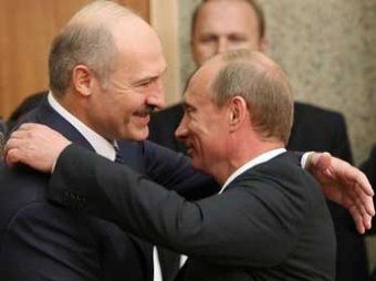 Белорусские нацболы повесили под Минском растяжку с оскорблением Путина