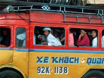 Во Вьетнаме автобус упал с моста: более 30 человек погибло, 20 получили ранения