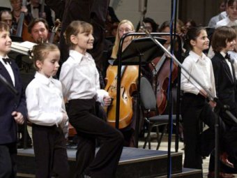 Родители хористов опровергают жалобы на разврат в опере "Сон в летнюю ночь"