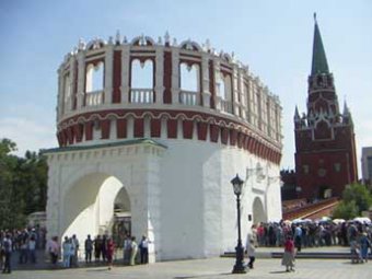 Турист из Франции умер у стен Кремля в Москве