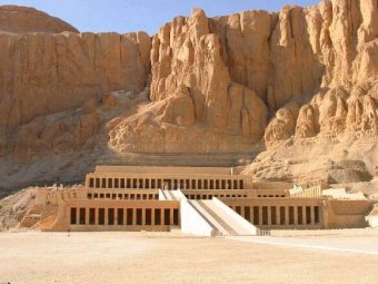 В Египте впервые за 90 лет найдена неразграбленная гробница