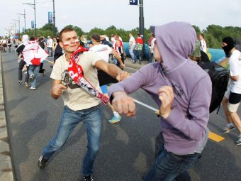В драке после матча с Польшей ранено 10 российских болельщиков
