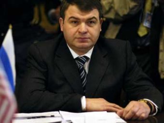 Сердюков предложил Медведеву уволить себя