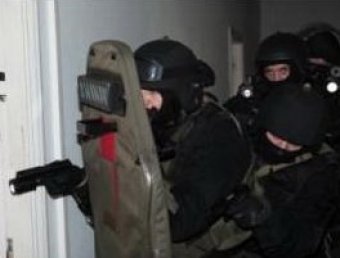 В Москве спецназ штумом взял квартиру с пьяным стрелком: он палил с балкона по прохожим