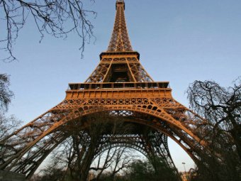 В Париже самоубийца сбросился с Эйфелевой башни