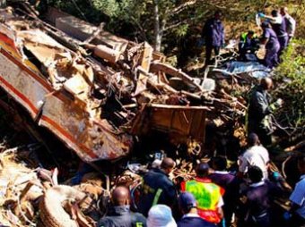 На востоке ЮАР поезд протаранил грузовик: минимум 30 погибших