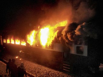 В Индии загорелся поезд: 47 погибших