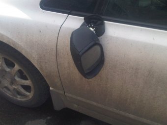 В Туве мужчина убил двух человек за то, что те повредили зеркало на его автомобиле