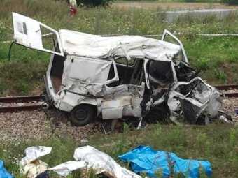 В Польше поезд протаранил автобус с украинцами: 8 погибших