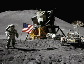 На Луне бесследно исчез один из шести американских флагов