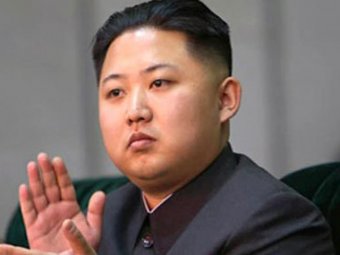 Ким Чен Ын появился на торжествах с неизвестной женщиной