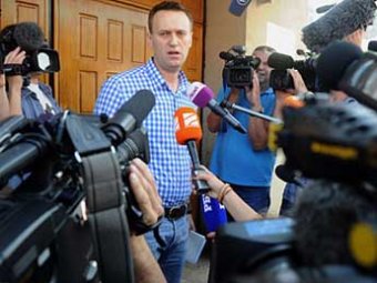 Навальный сходил на допрос в СКР