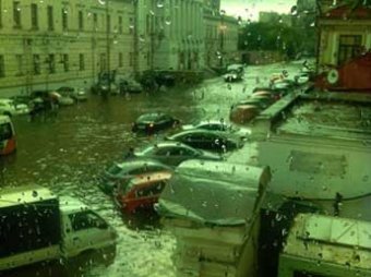 Москву затопило после грозы и тропического ливня