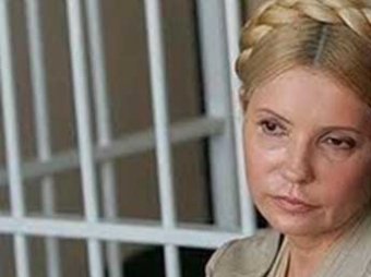 Тимошенко угрожает выбить окно в тюремной больнице