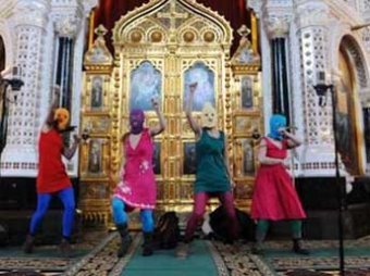 Потерпевшие по делу Pussy Riot устроили скандал в столовой: помог лишь спецназ