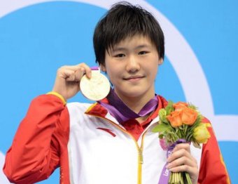 16-летнюю китайскую пловчиху, опередившую чемпиона среди мужчин, заподозрили в допинге