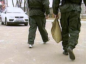 В Москве преступники в офицерской форме и с автоматами ограбили инкассаторов