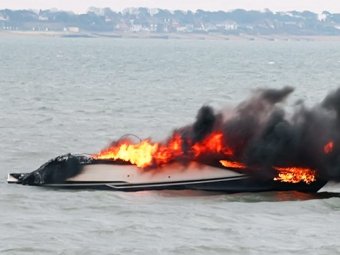VIP-яхта взорвалась через 15 минут после покупки