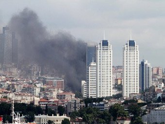 Пожар в элитном небоскребе в Стамбуле напомнил туркам 11 сентября в США