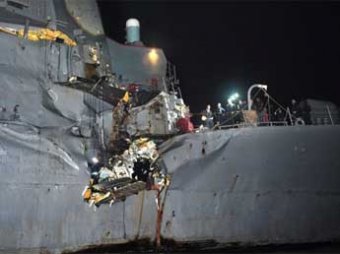 В Персидском заливе супертанкер протаранил эсминец США