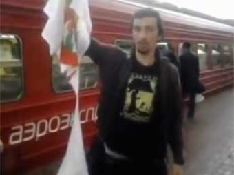 Православные активисты в Москве напали на человека в футболке с Pussy Riot