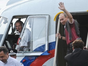 СМИ: вертолет с Путиным над Москвой опасно подрезал пилот-частник