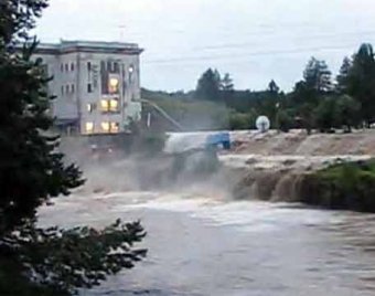 Обильные осадки прорвали дамбу карельской ГЭС