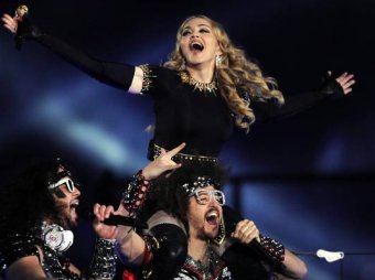 Мадонне могут запретить въезд в Россию из-за танцев на кресте