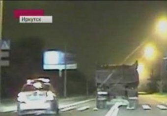 В Иркутске пьяный водитель на "КамАЗе" устроил гонки со стрельбой. Полиция выпустила 50 пуль