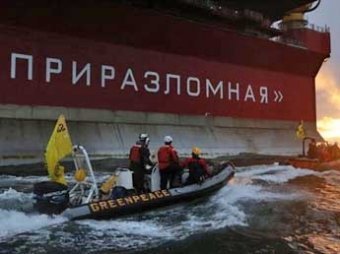 Активисты Greenpeace приковали себя к "Анне Ахматовой"