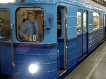 В московском метро погиб пенсионер, застряв в дверях вагона