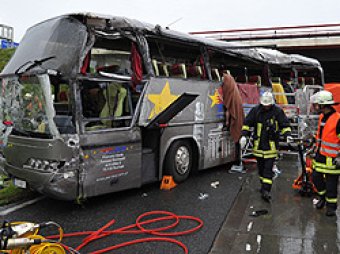 В Баварии перевернулся автобус с детьми: 35 пострадавших