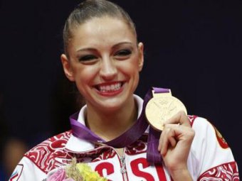 Олимпийская чемпионка по гимнастике Канаева выходит замуж за хоккеиста